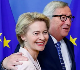 Ein Bild, das Menschliches Gesicht, Person, Kleidung, Lcheln enthlt.

Automatisch generierte Beschreibung