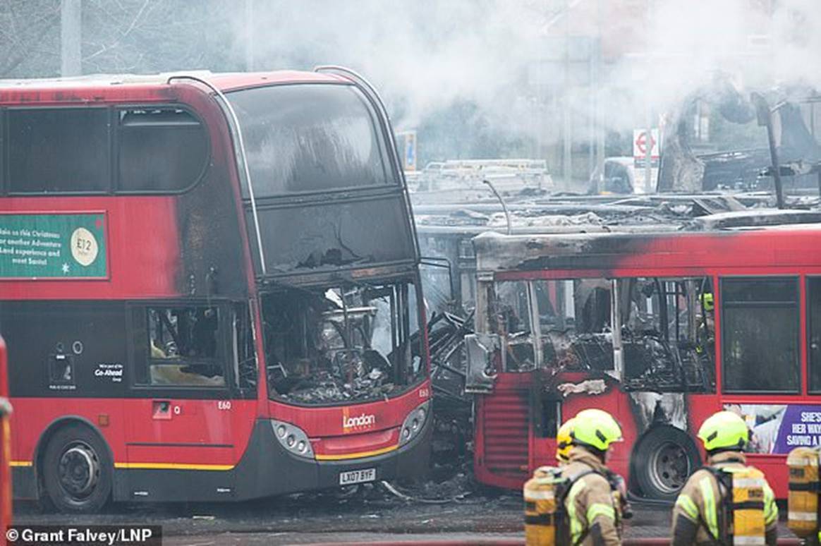 South London bus station is engulfed in huge blaze | Daily Mail Online